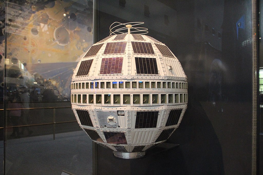 1024px Telstar satellite Smithsonian National Air and Space Museum April 2019