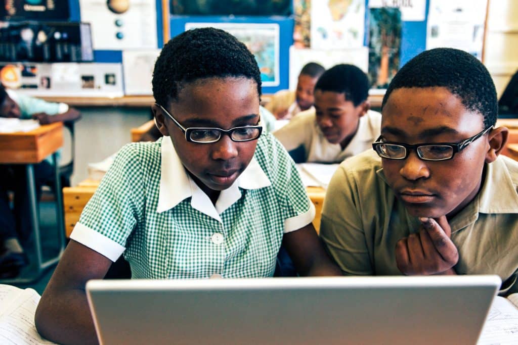 children using laptop