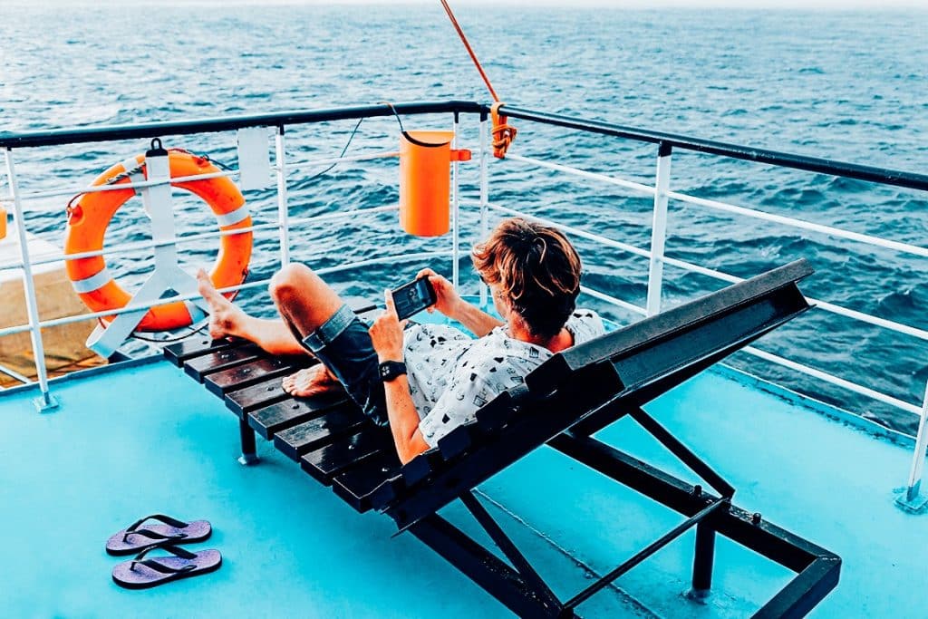 leisure ship passenger using internet