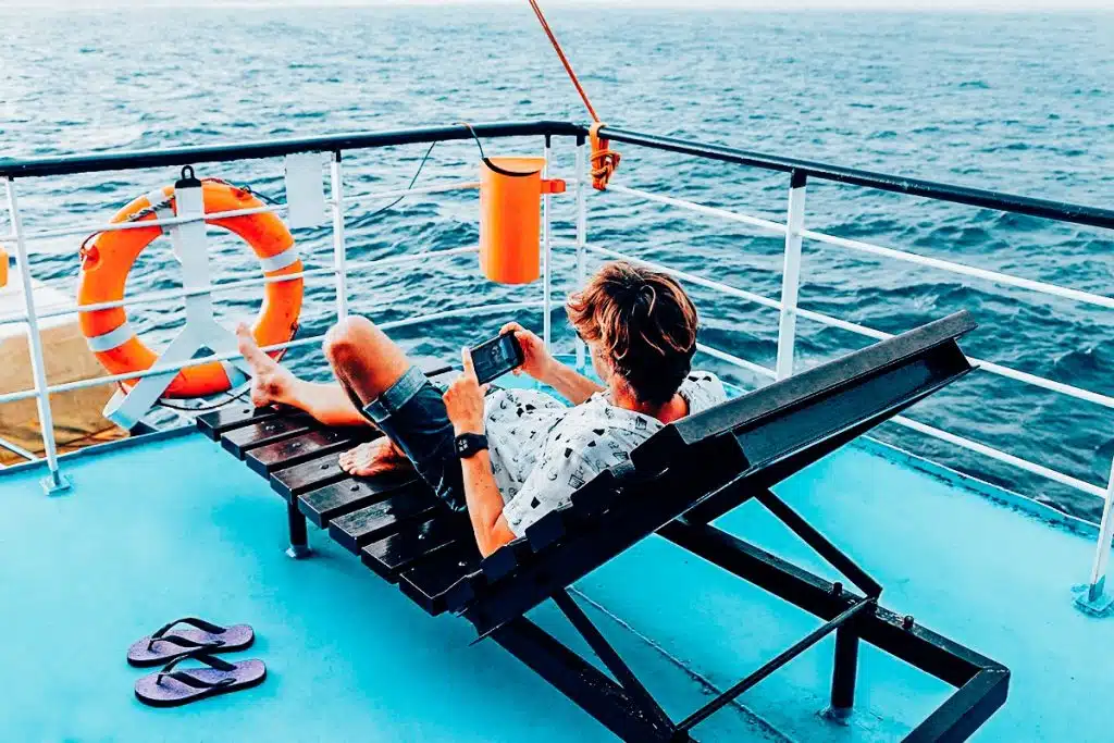 leisure ship passenger using internet